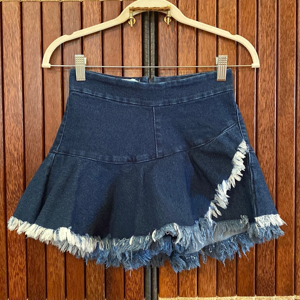 ACrendón LEONELLA WOMEN’S/JUNIORS’ FRINGED DENIM (JEAN) MINI SKORT (SKIRT/SHORTS
